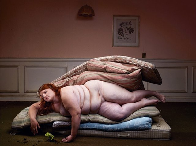 Julia_Fullerton-Batten_07