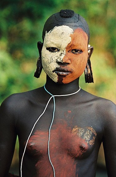 omo valley woman wiht two toned face hans silvester.jpg
