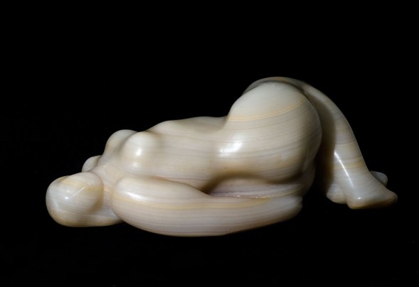 ZUNI-Onyx-nude-desnuda reclinada.jpg