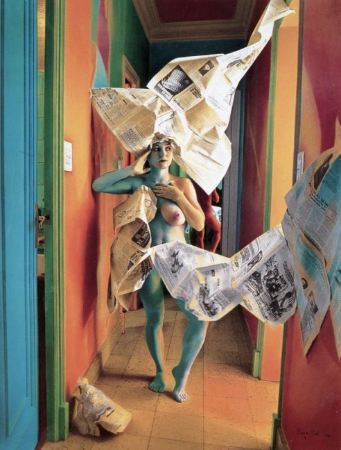 ouka-leele-desnudo-con-periodicos-28.jpeg