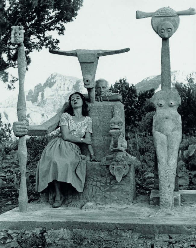 Dorothea-Tanning-and-Max-Ernst-with-his-sculpture-Capricorn-1947-Photograph-by-John-Kasnetsis.jpg